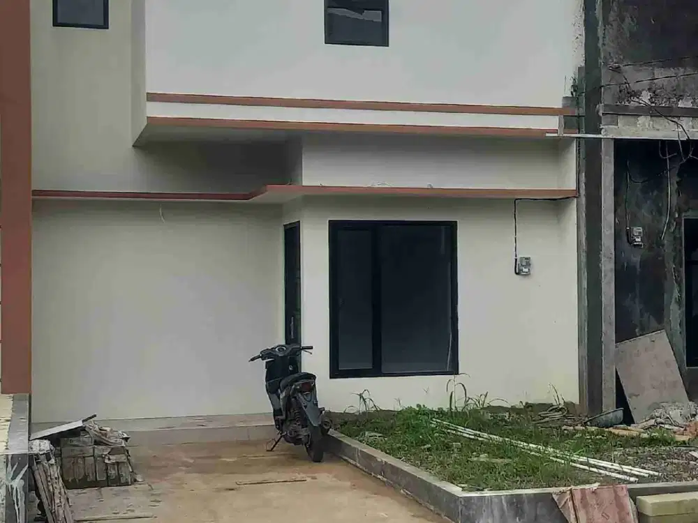 Dijual rumah murah 2 lt di Jl M Sanun Cibinong Cikaret Bogor.