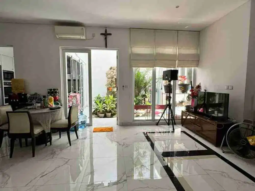 Dijual rumah 2 lt posisi hoek dekat Aeon Mall Cakung jgc