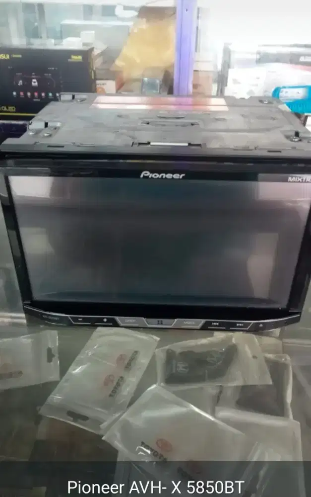 Jual head unit merk pioneer dan 1pasang speaker rockford