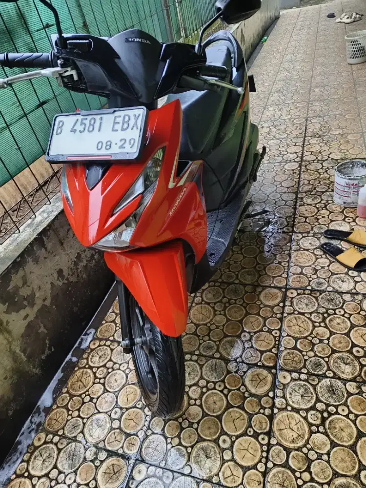 Beat 2024 merah merona