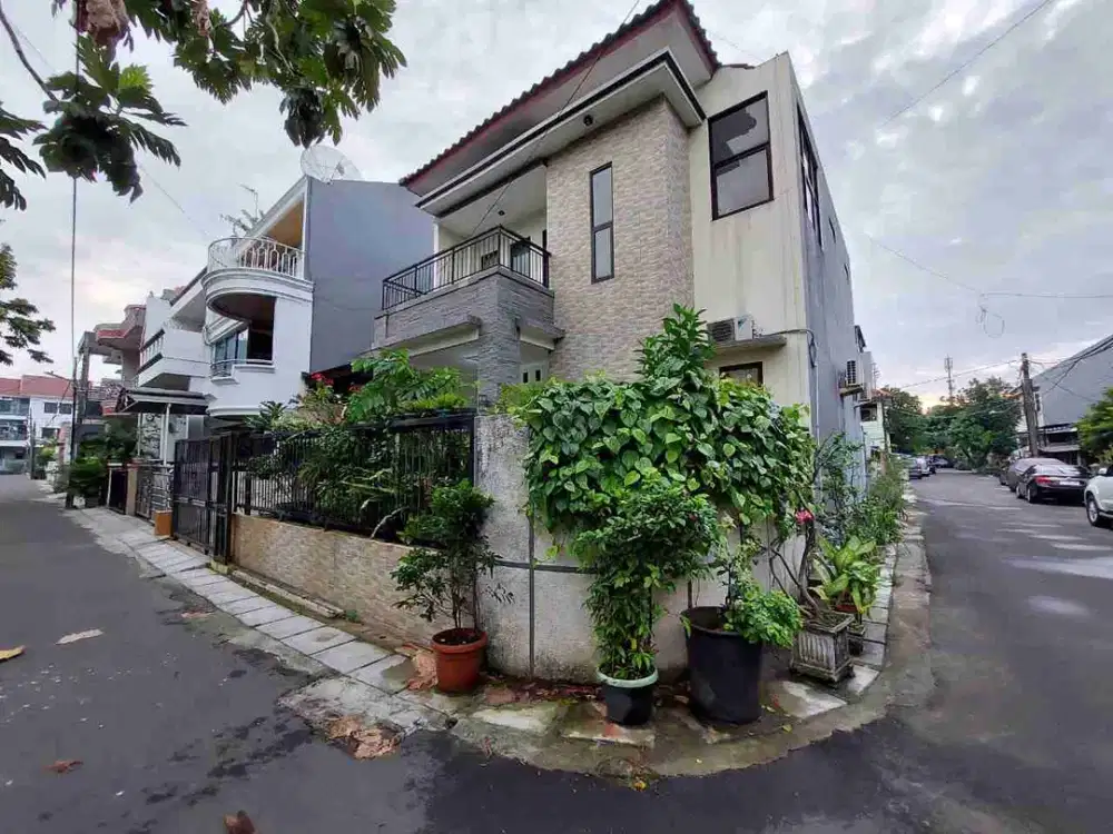 Rumah Hoek Siap Huni Depan Taman – Lokasi Strategis & Nyaman!