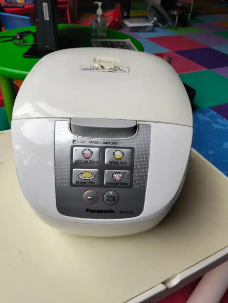 Rice Cooker Panasonic SR-DF181 Bekas 1.8L – Normal & Siap Pakai