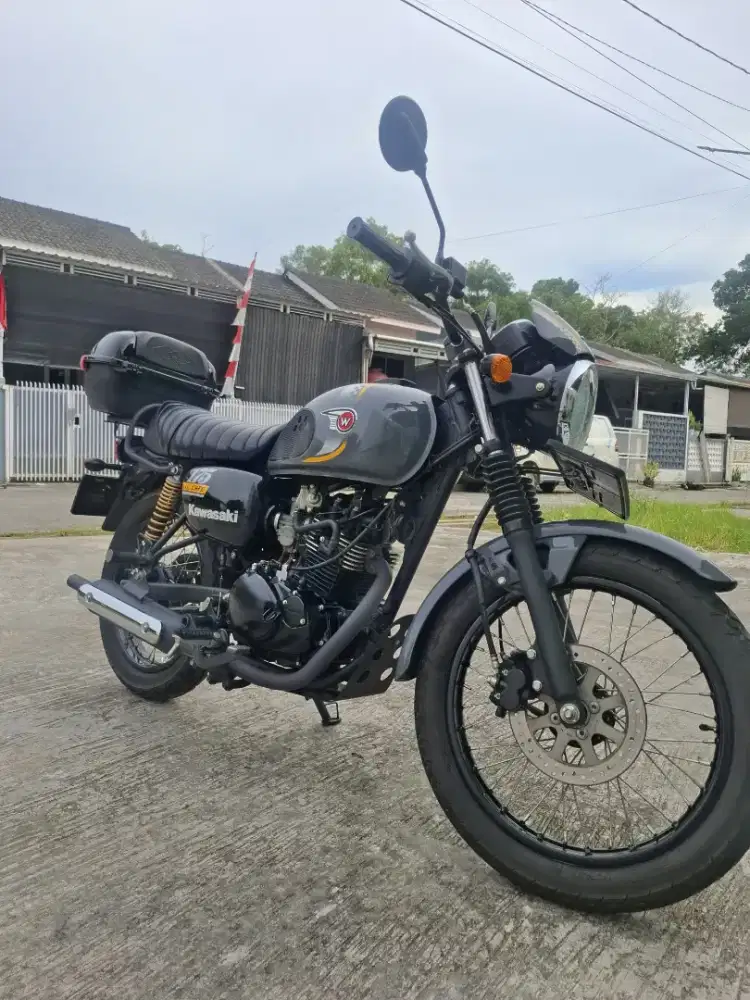 Kawasaki W175 Cafe 2024 Abu Glossy – Km 8 RB – Pajak Panjang