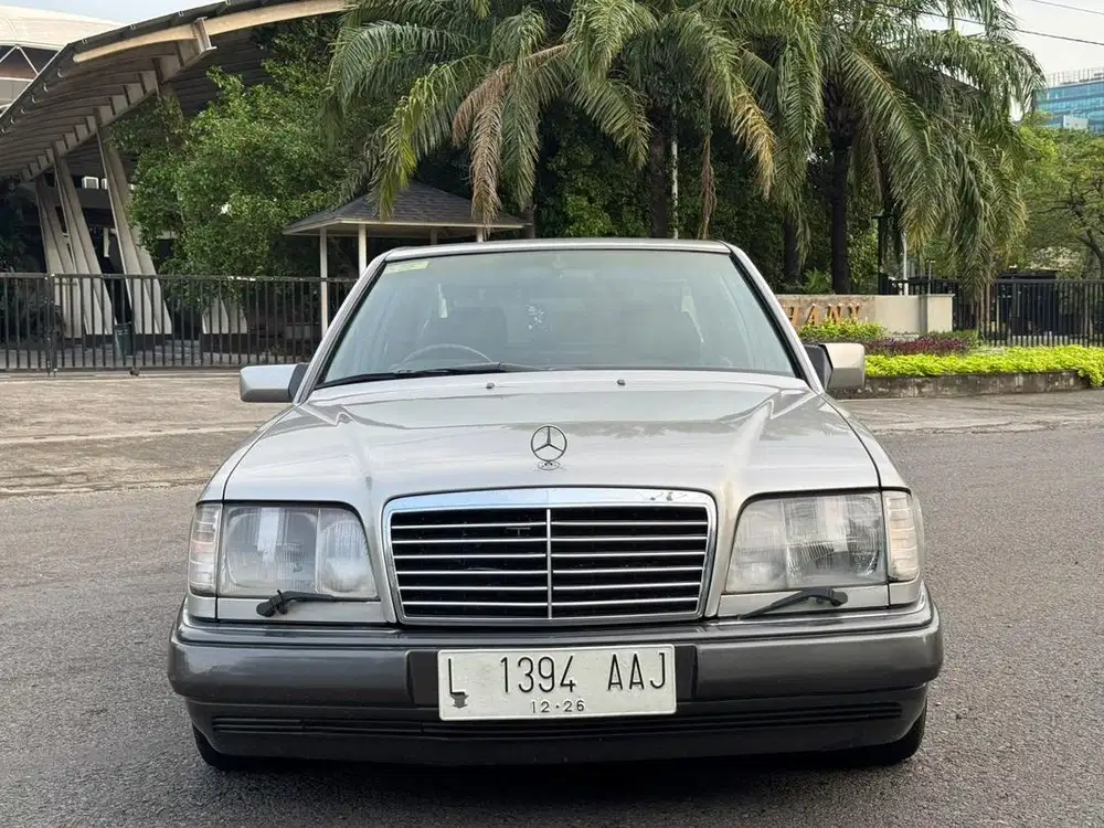 MERCEDES BENZ / MERCY E220 MANUAL 1995