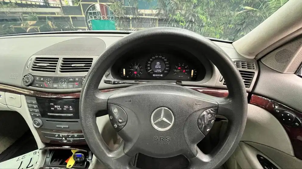 Mercedes-Benz W211 E200 Kompressor  Bismillah, WTS mobil pribadi Merce