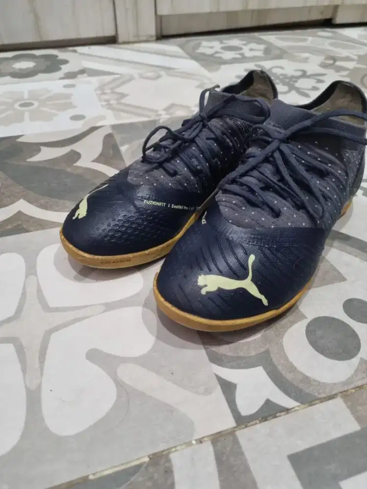 Sepatu futsal puma future z 3.4