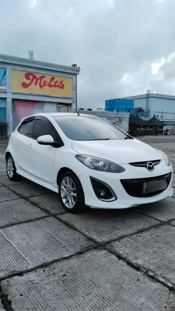 MAZDA 2 RZ PUTIH