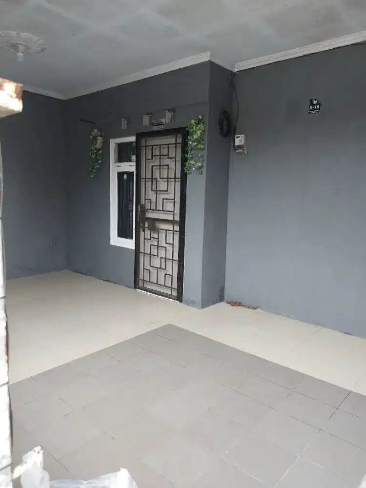Di kotrakan rumah tahunan mutiara korelet 2 Blok G10