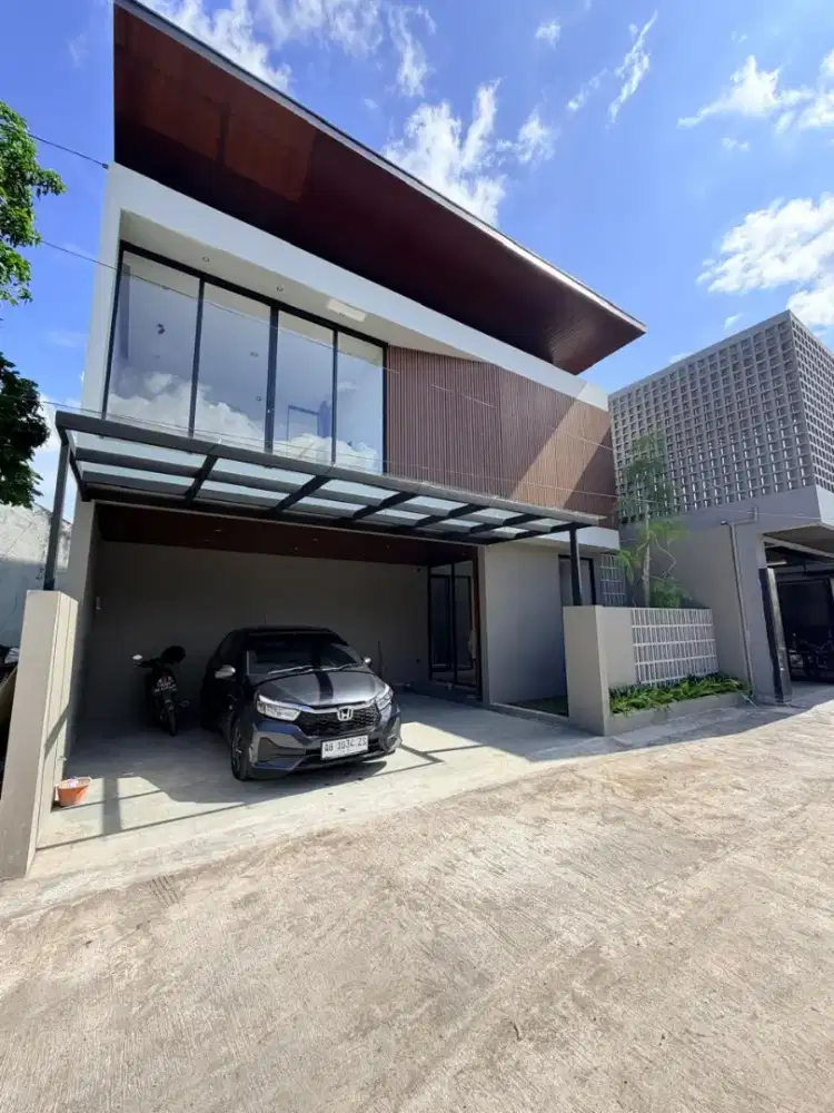 Full Furnished! Dijual Rumah Mewah Konsep Villa dg Pool dekat Jogjabay