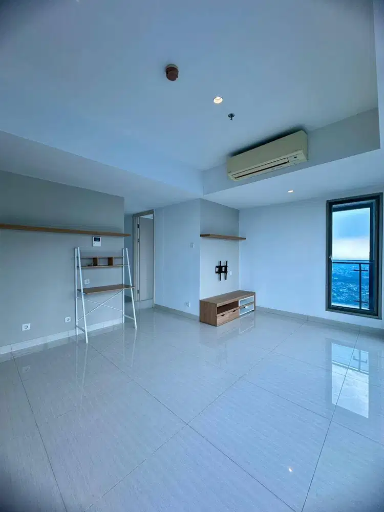 DISEWAKAN CEPAT !! LARIZ MANSION 3BR 99m2 SEMI FURNISHED CONNECT MALL