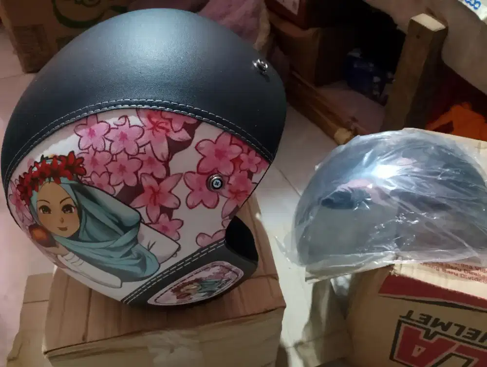 helm bogo motif cewe