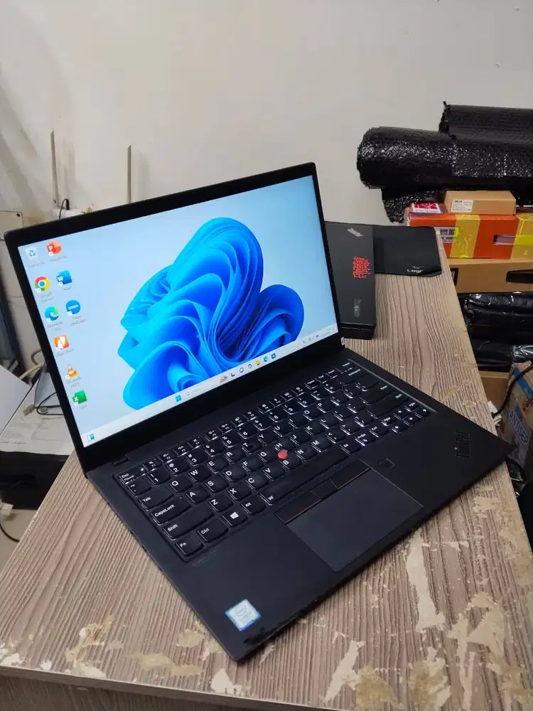 Lenovo ThinkPad X1 Carbon 7Th i7 vPRO 8550U RAM 16GB SSD 512GB NVMe