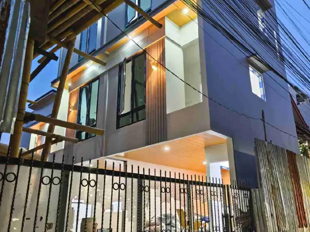 Di Jual Rumah Cantik 3 Lantai di Sawah Besar Jakarta Pusat