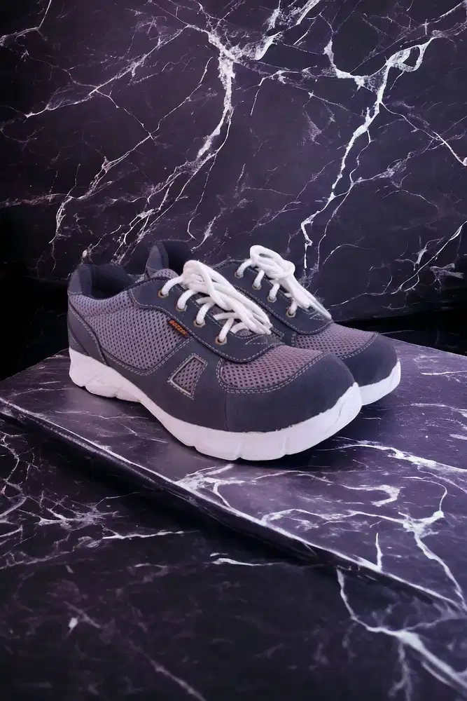 Spesial Sepatu safety pekerja gudang ekspedisi Batu