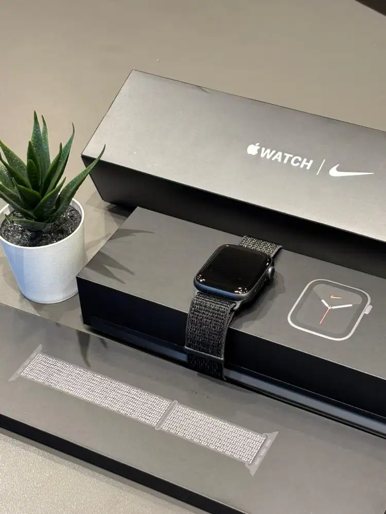 Apple watch series 5 44mm nike