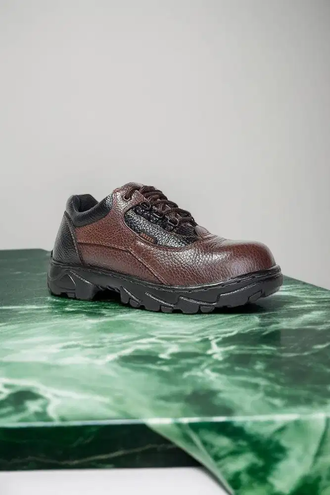 Unggul Sepatu safety pekerja kurir Karawang