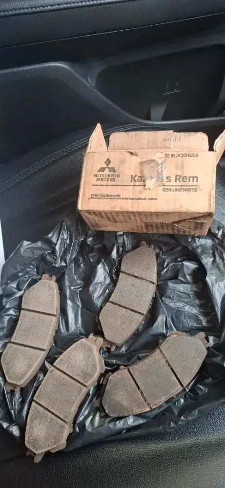 Kampas Rem 1 Set Mitsubishi Xpander Kondisi 50%