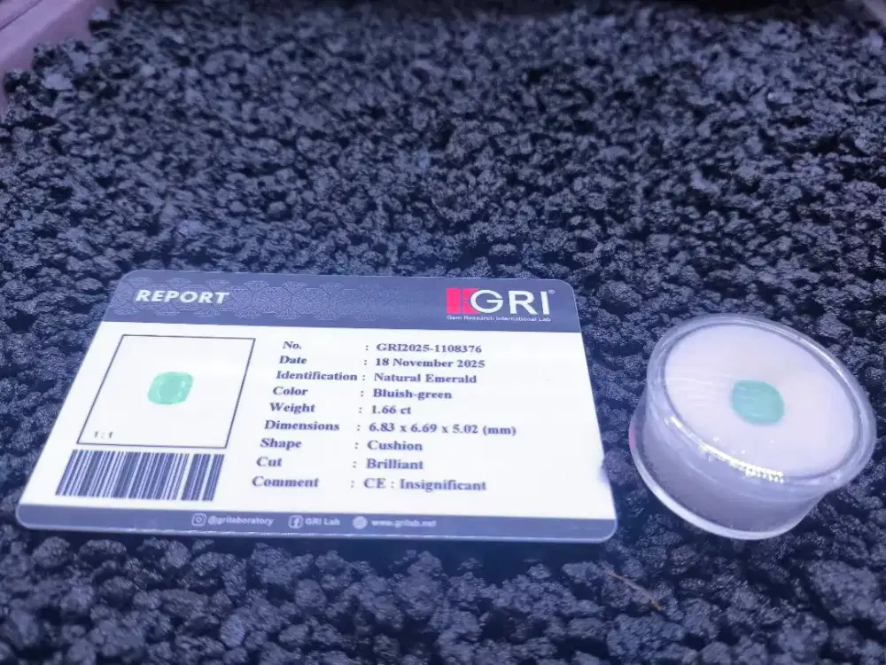 Batu jamrud/Natural emerald beryl
