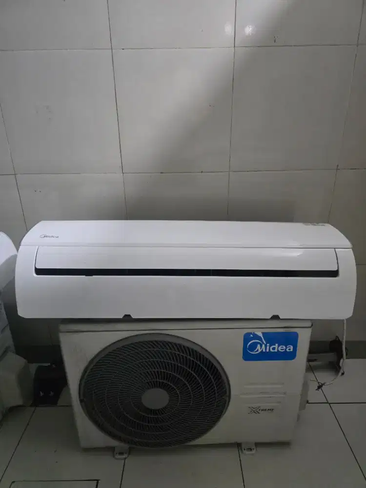 Dijual AC 2PK 2 Unit merk Midea (MASIH ADA GARANSI)