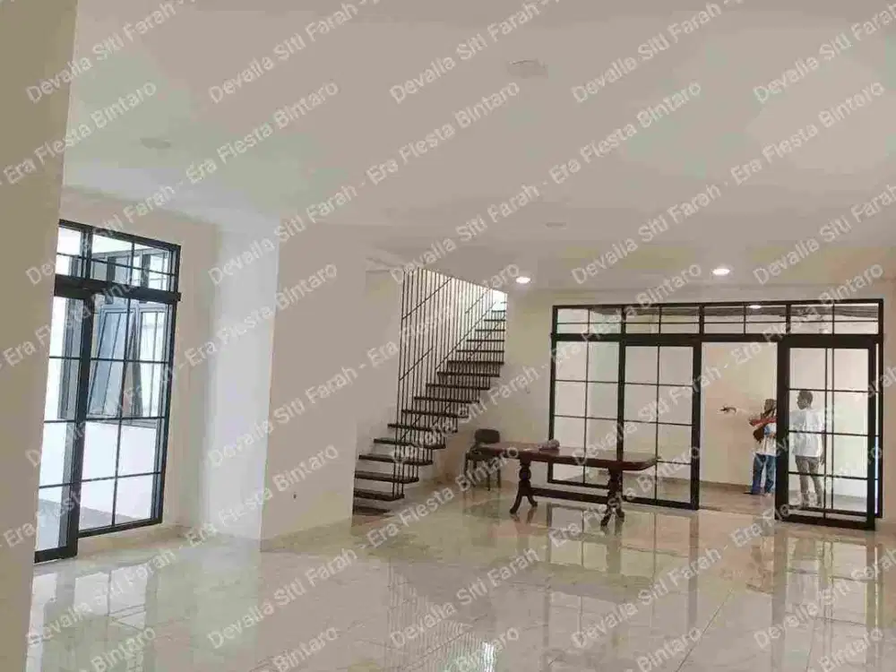 DISEWAKAN RUMAH TEROGONG, COCOK UNTUK KANTOR MAUPUN RUMAH HUNI, AKSES MUDAH, KAWASAN STRATEGIS.