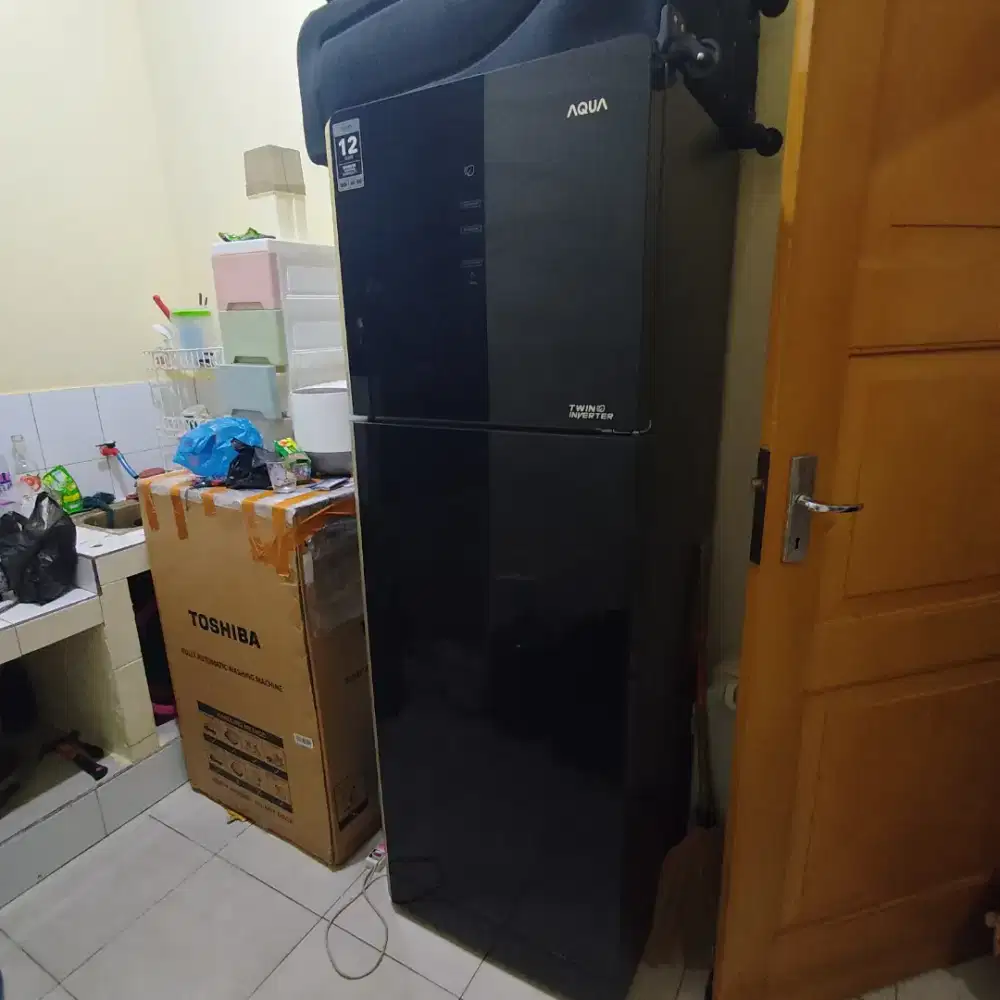 Kulkas lemari es aqua 2 pintu 312liter anti bunga es touchscreen