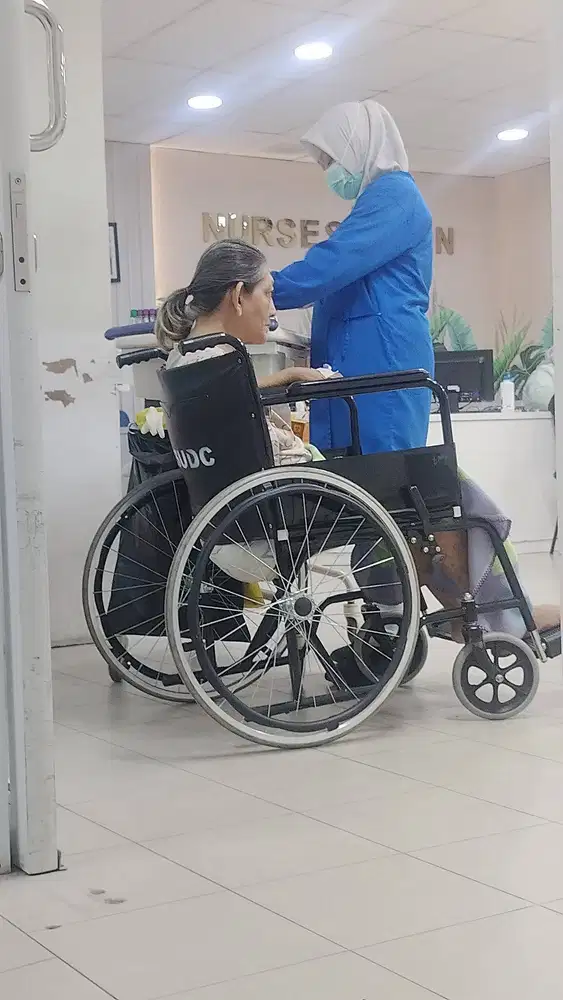 Butuh Wanita untuk Mengurus Ibu Stroke