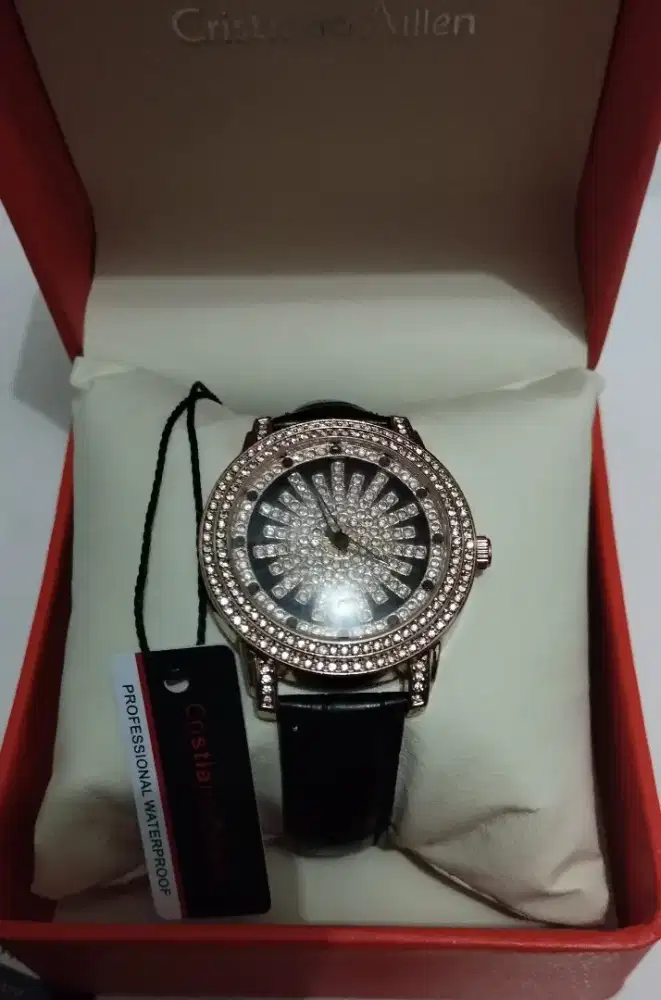 Jam tangan wanita Cristiano Aillen