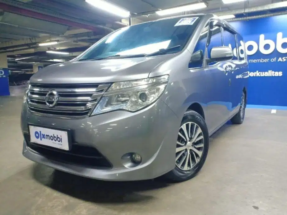 TERMURAH Nissan Serena 2.0 Bensin-AT Hitam 2017