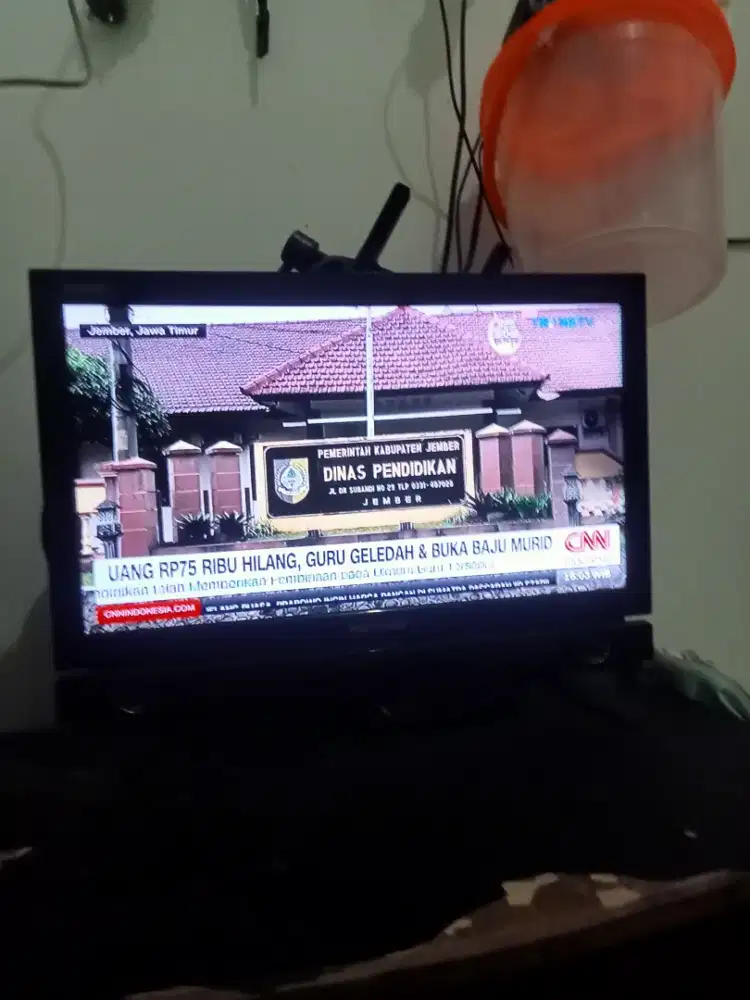 Telivisi Politron 22in