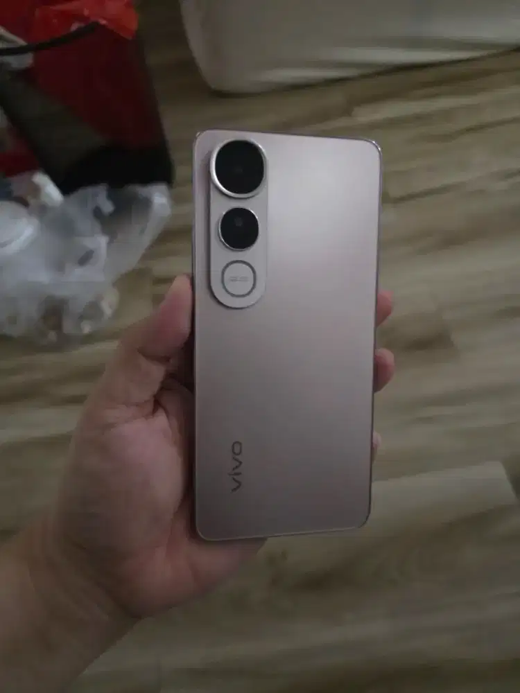 Vivo V50 lite 8/256 (batangan)mulus pemakaian,nominus,garansi ON,PLUIT