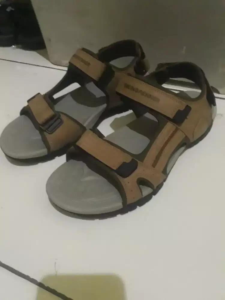 Sandal gunung Weinbrenner