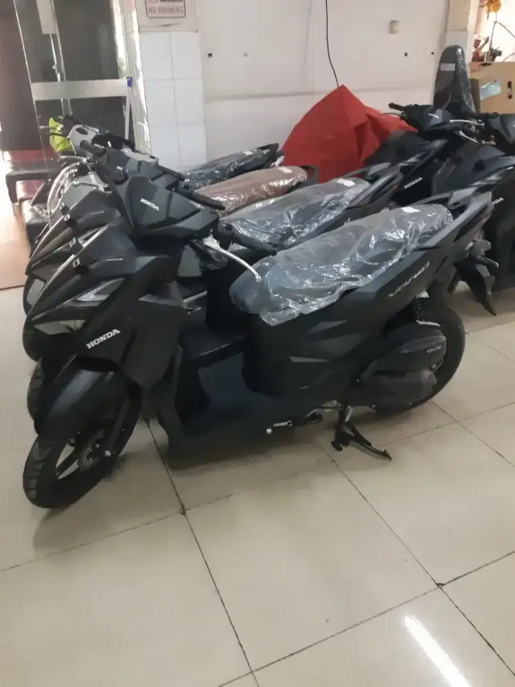 Vario Hitam 125 CC