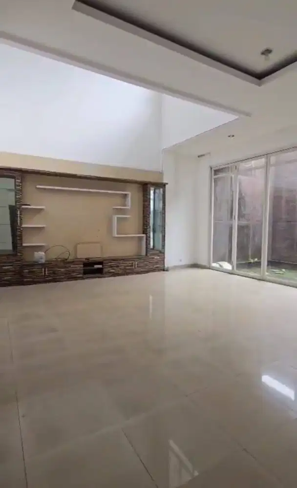 Disewa Rumah 2 Lantai Siap Huni di Mekarwangi