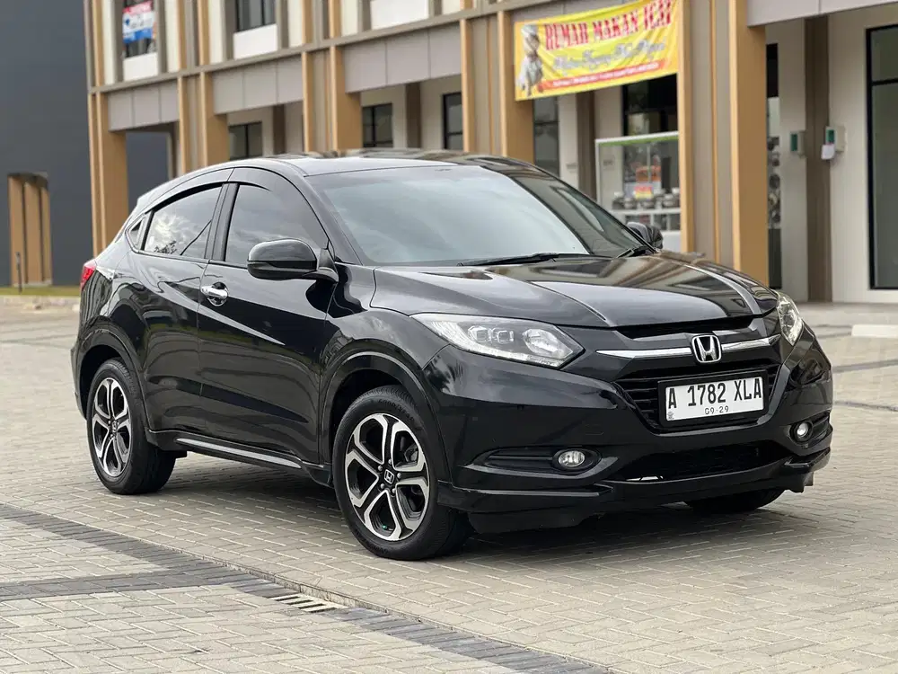 MOBIL SEGER HR-V 1.8 RS PRESTIGE AUTOMATIC BENSIN SUNROFT 2017 /2018