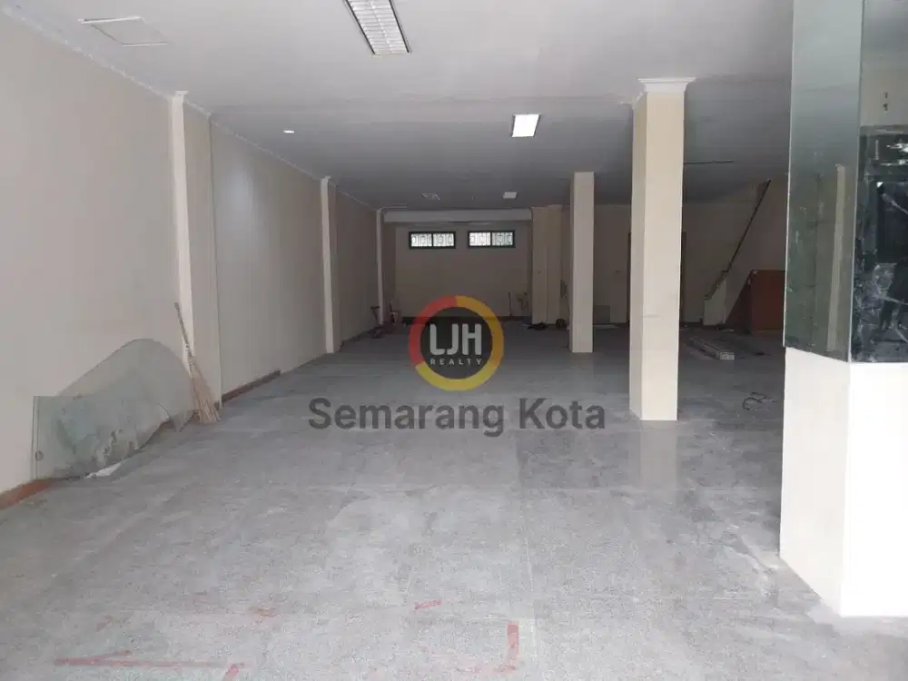 Ruko di jalan Gajahmada