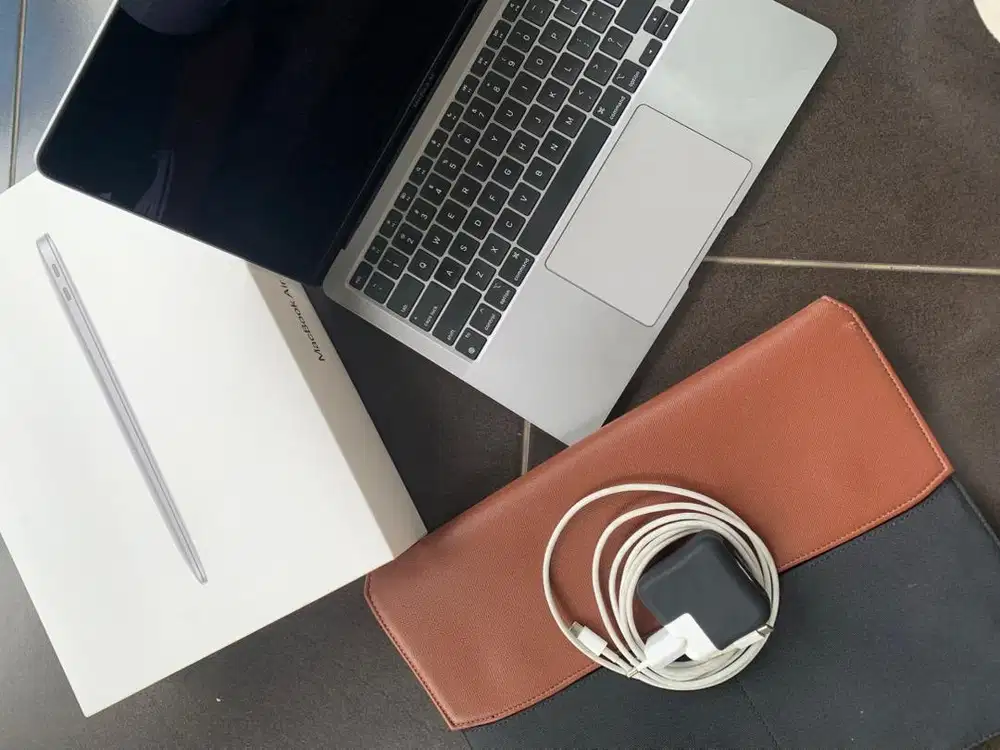 Jual Macbook Air M1 2020 8/256GB