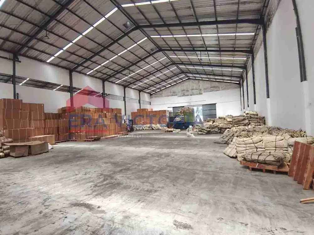 Gudang Luas Akses Kendaraan Besar  di Pakisaji, Cocok Untuk Kebutuhan Logistik, Industri, Distribusi maupun Gudang Skala Besar