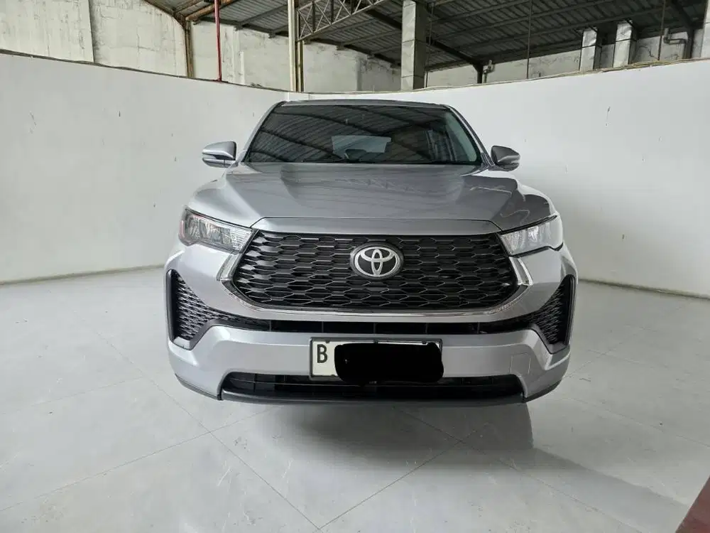 Km Low 26rban Toyota Innova Zenix G 2.0   AT ( Matic ) 2023 silver