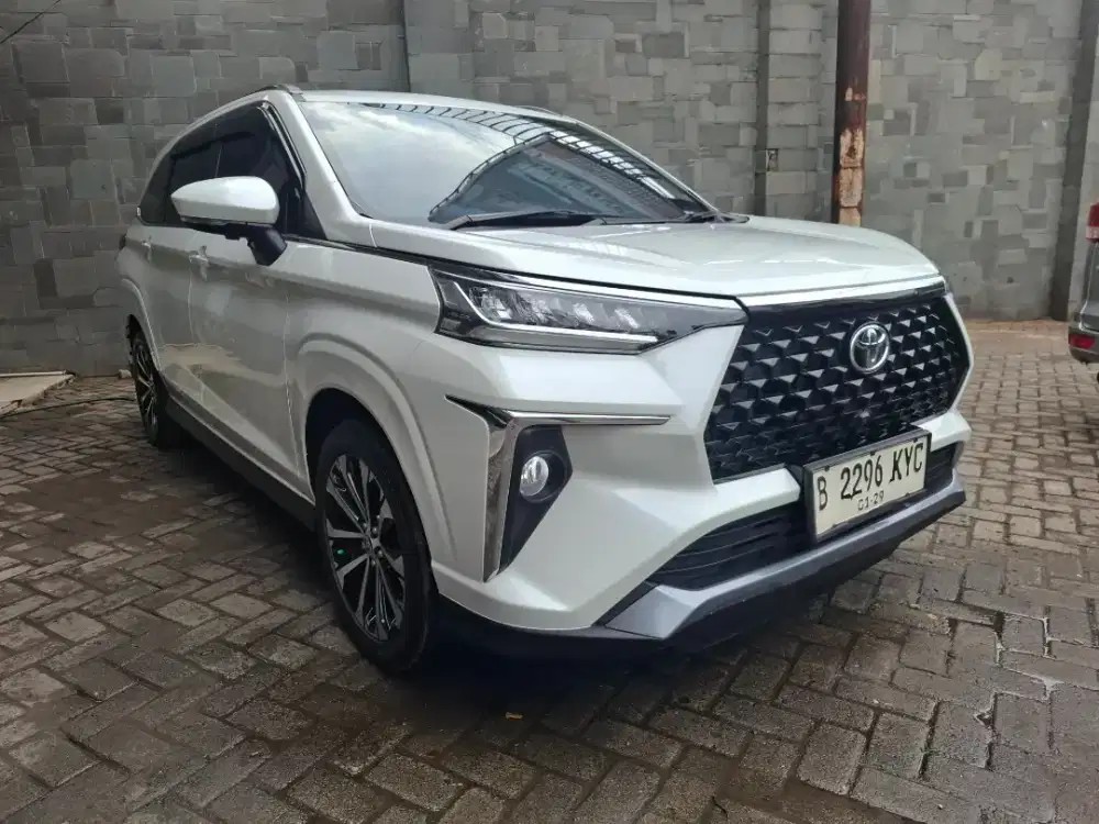 Veloz Q TSS CVT 2021/2022