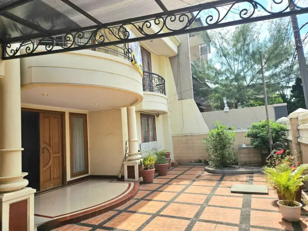 Rumah luas di Janur Kuning, Kelapa Gading. Rapih terawat, Siap huni