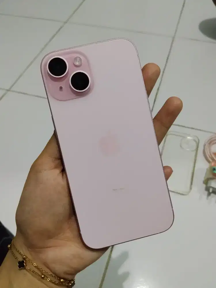 Dijual Iphone 15/128 Pink Edition Like New