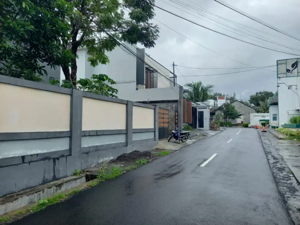 Jual Tanah Bonus Rumah Layak Huni, Luas Tanah 522 LB 63 Untuk rumah nya ukuran 7 m×9 m lokasi dekat Hyatt Regency Palagan yogyakarta