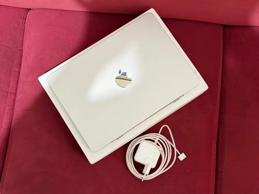 Macbook Air M4 16/256gb iBox baru 2 minggu NETT