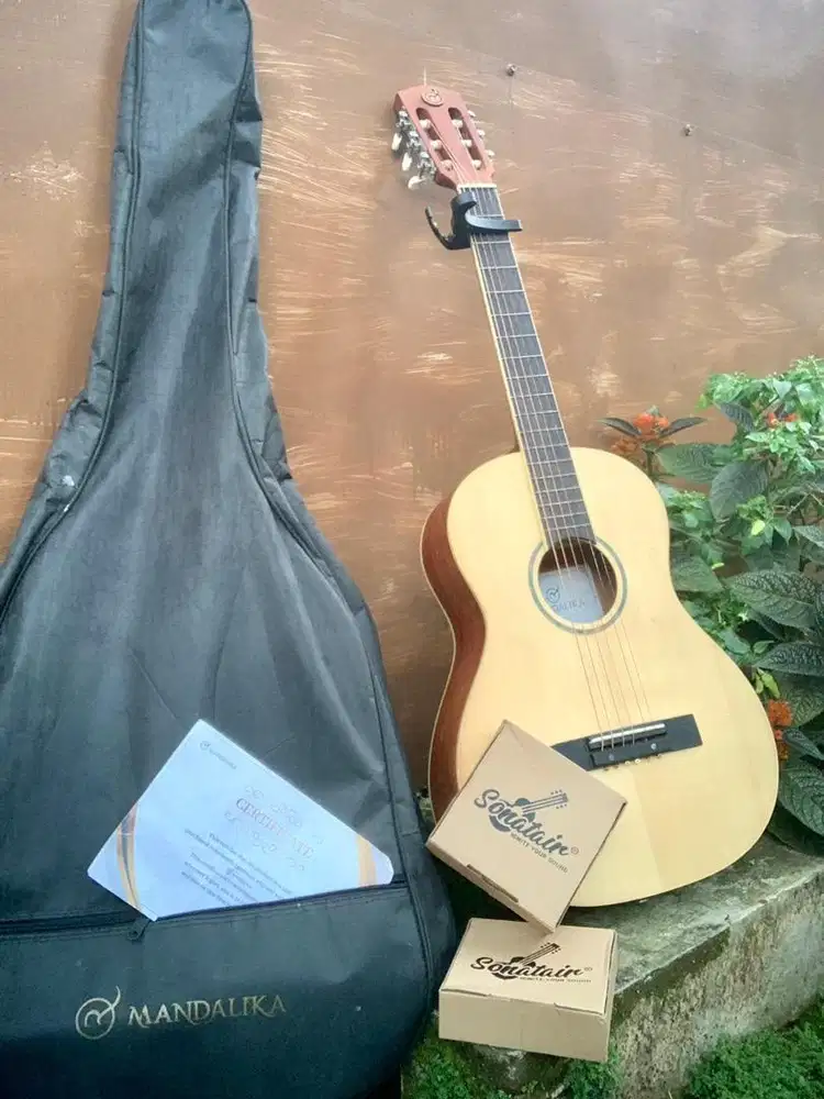 Gitar Klasik Mandalika GKN01-NT (ORI)
