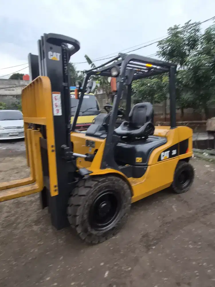 Forklift 3 Ton 2020 Caterpillar Three lift