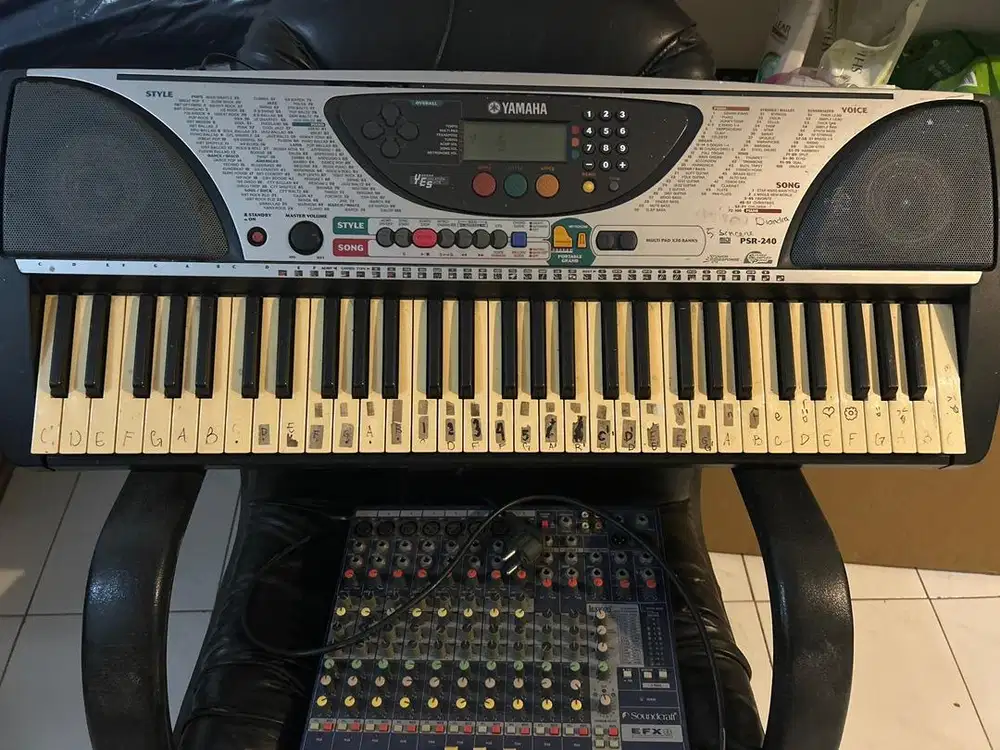 Keyboard yamaha type PSR-240
