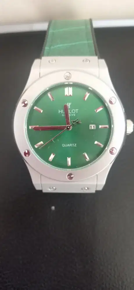 Jam tangan HUBLOT CLASSIC FUSION GREEN DIAL QUARTZ
