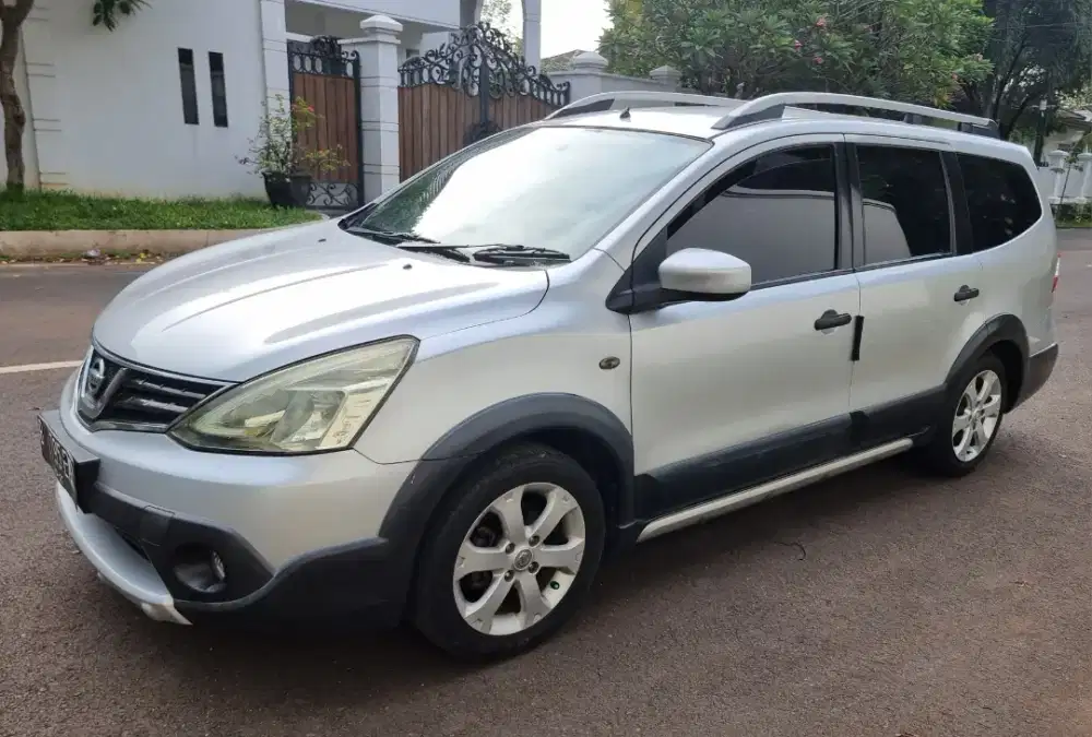 Nissan Grand Livina 1.5 XGEAR AT 3 Set 2014 Silver Sgt Istimewa Skali