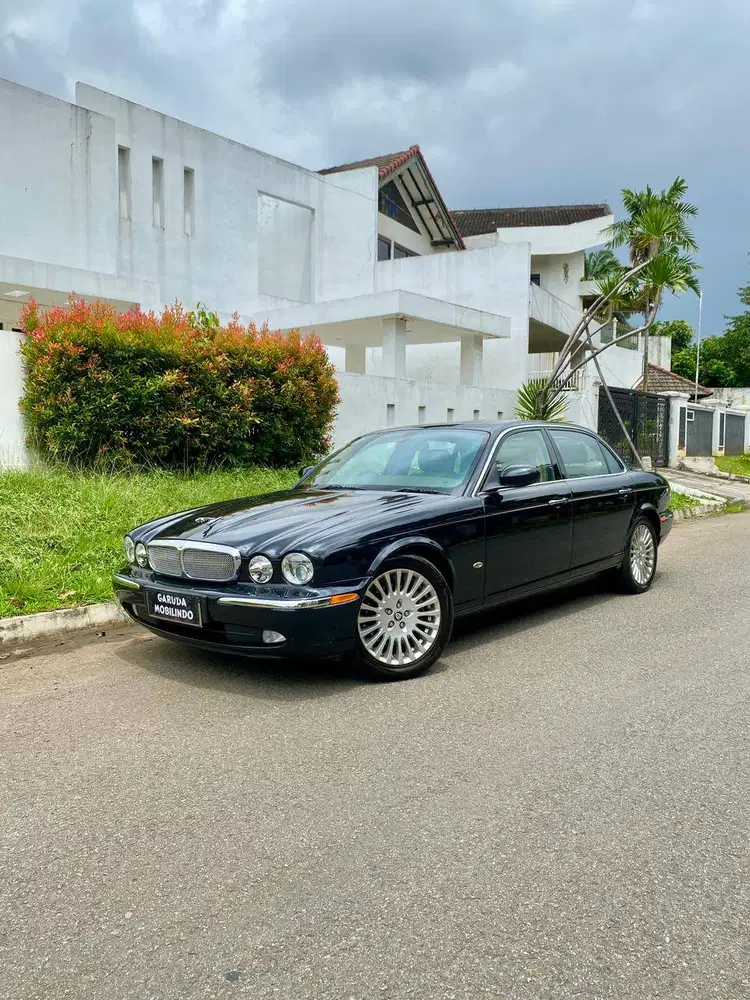 Jaguar XJL Sovereign Long Chasis Full Option Tahun 2007