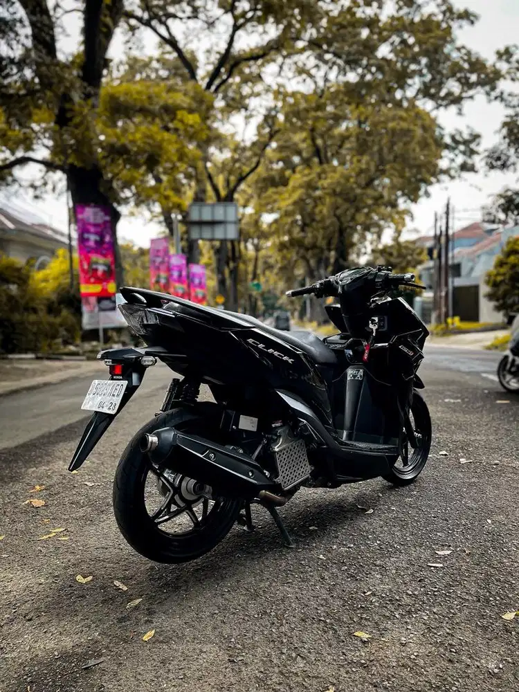 VARIO 125 2022 HITAM